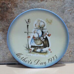 Vintage Schmid Hummel Mothers Day 1975 Message of Love Decorative Wall Plate